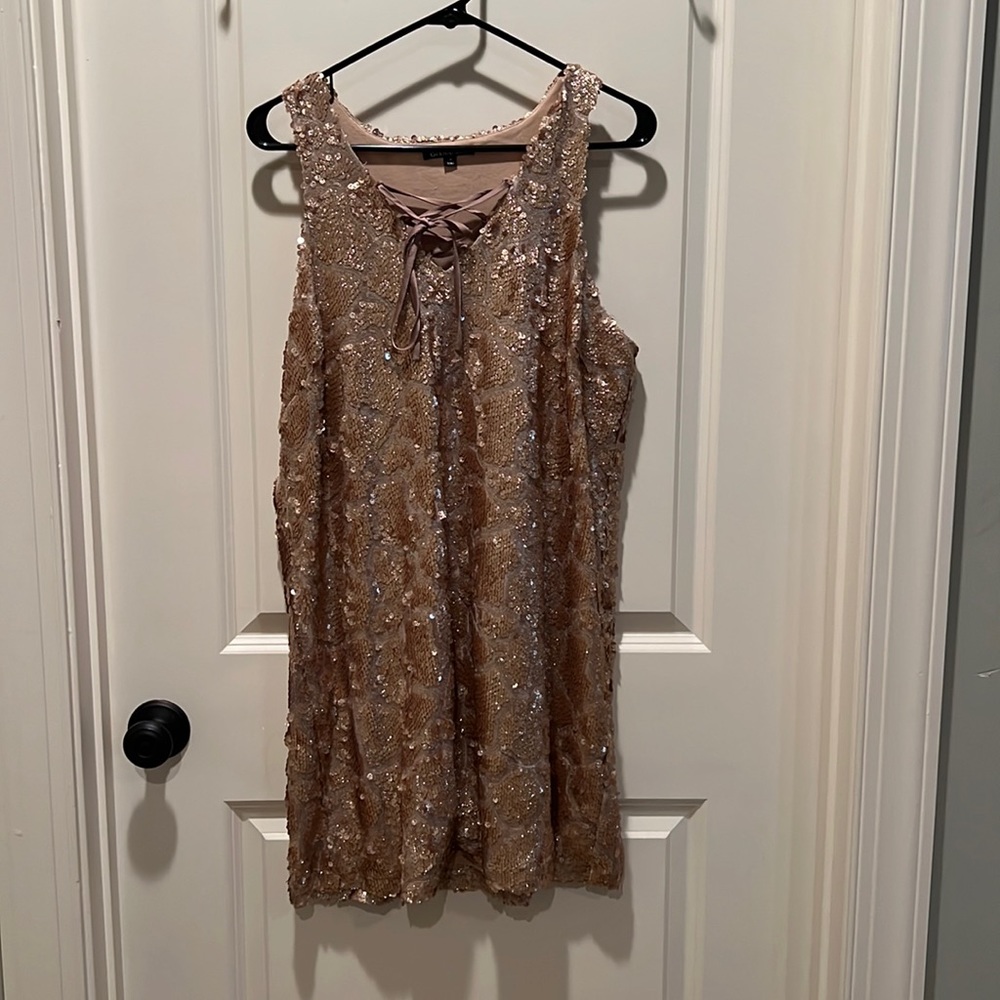 Gold sparly party dress. Size M. Gianni Bini